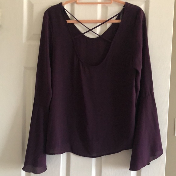 Bell sleeved open back blouse - Picture 2 of 2